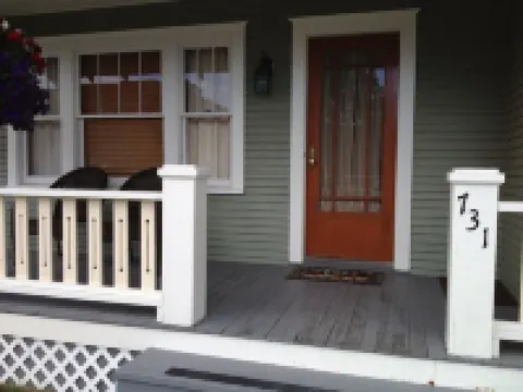 Papa Bear Cottage (Downtown Cody)