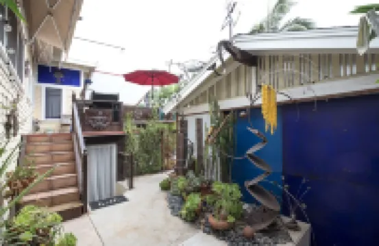 Artistic Haven in Hollywood with Pool, Hot Tub, Cabana, and Garden