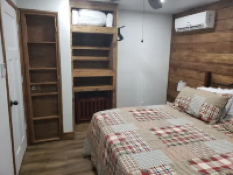 AMRock Cabin - Direct access to Ouachita National Forest and Wolf Pen Gap