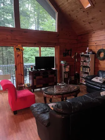 Beautiful Log House In Bolton  In Lake George Paradise! Dog friendly!
