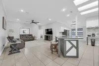 Spacious & Central Pool Home By McAuliffe Park