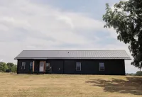 Red Hill Farm's Newly Renovated "Bunkhouse" with Hot tub and Gameroom Hotel a Guernsey County