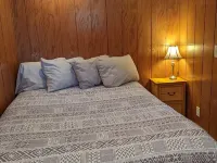 Arnolds Park Cabin with Kayaks, Bikes, and Golf Cart Hotels in Arnolds Park