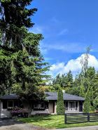 Quiet  Mid- Century Charmer Near Seattle Airport