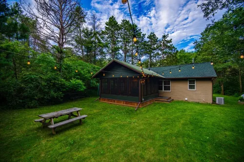 Upper Dells Riverfront / Private Dock / Kayaks / Firepit