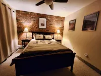 TIPS UP TOWNHOME-4BD 2.5BA-IDEAL STOWE LOCATION-5MI TO MOUNTAIN-3MI TO DOWNTOWN