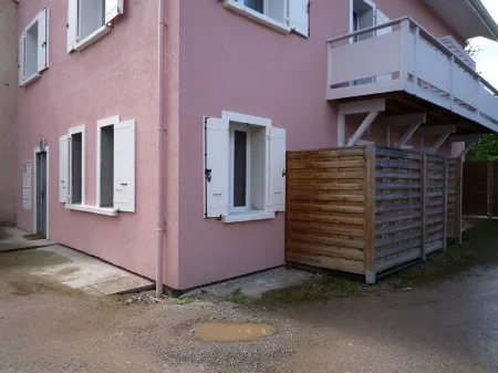 Studio with private parking Thonon center, very close to Thermes