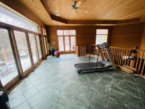 10,000 Sq. Ft. Home on 15 hunting acres with an in-door pool and sauna Hotels in Lyons