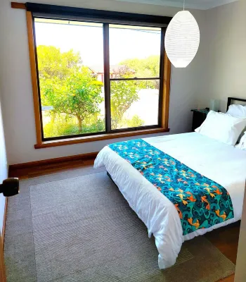 Cosy Two Bedroom Cottage Hotels near Devonport Regional Gallery