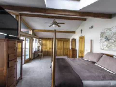 Just Us - Private Waterfront Home on Seneca Lake. Dog Friendly! Hotels in Starkey