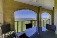 3 Bdrm Waterfront Villa in Harbour Town- Relax to the sounds of the Calibogue