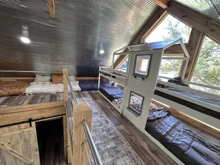 Cozy Cottage on the Caddo River Отели в г. Каддо Гэп