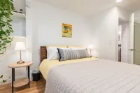 Stunning Seabright Cottage: Walk to the Beach & Boardwalk