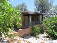 Isabels House - Cozy Desert Retreat Hotels near Limited Additions