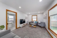 Adorable Downtown Loveland Chalet