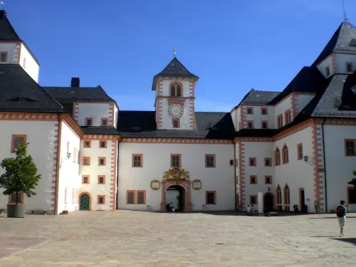 Sunny vacation apartment with excellent connections to the cultural capital of Chemnitz