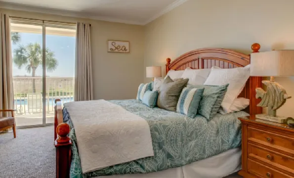 3Bdrm/3Bath- Beachfront and 5 Steps to Two Pools - Sleeps 8!