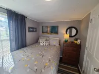 Lake Front Sleeps 4. Close to Waterfalls, Parks, Golf, Fishing & Dog Friendly.