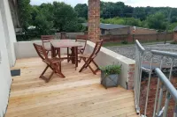 Schlossblick: Küche Kamin Parken Hofladen