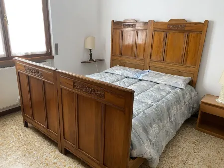 House for 4 people, private parking for 2 cars, 5' by car from Como