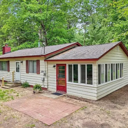Charming 3-bedroom house with AC, WiFi, 🏓Ping-Pong, Foosball,🔥Firepit,🍔 Grill Отели в г. Джерриш Тауншип