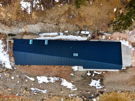 New Modern Home on Sylvan Lake Road Отели рядом с достопримечательностью «Stockade Lake»