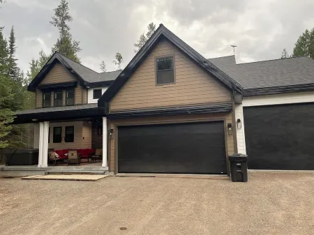 New Yellowstone Island Park Lake House, Boat Slip, Hot Tub Sleeps 19