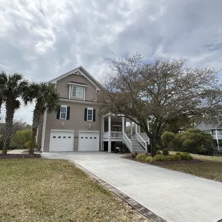Stunning, Family sized, fully furnished home with pool at Spinnaker's Reach.
