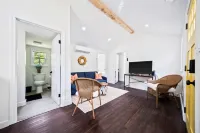 Gold Anchor Cottage - private hot tub getaway!