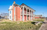 Enjoy Beautiful Historic Franklin Here! Hotels near Dueling Grounds Distillery