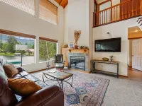 Your Lake Pend Orielle Get Away, beautiful waterfront home with private dock Ξενοδοχεία στην πόλη Sagle