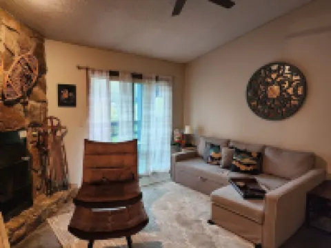 Walk to Dolly Sods, Enjoy Mountain Views + Gas Fireplace & Jacuzzi Tub! 3rd Fl. 塔克縣酒店