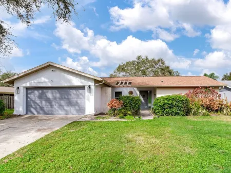 Villa Luxe ~ heated saltwater pool ~near famous beaches