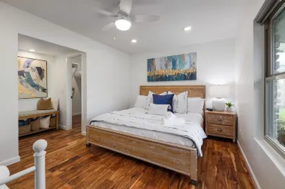 Poker Paradise & Pool Cabana - 15 min to Downtown Austin Hotels near Community First! Village