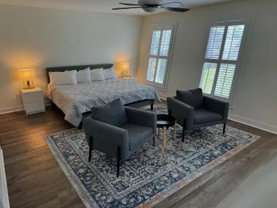 Spacious 3BR 3BA above Brewery, Pizza Shop & Arcade 5 mins to DT Indy