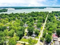 Leisure at the Lake Hotels in Stokes Township