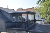 LAKESIDE RETREAT-Overlooking the scenic beauty of Lake Erie, Lorain,Ohio