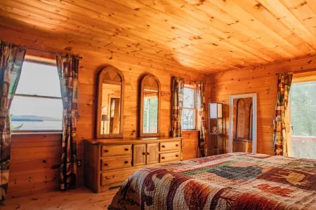 Lakeside Lodge with stunning views!