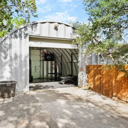 Pet Friendly Cabin w/hot tub. gym, cold plunge, & sauna