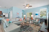 “Jupiter Breeze” Beach Retreat! 4/2 newer home in center of beautiful Jupiter FL
