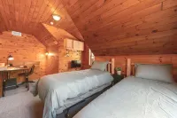 Moose Lodge - scenic Adirondack cabin escape + lake access