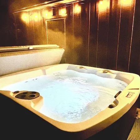 Relax in a Private Forest Escape with Hot Tub, Dogs Welcome