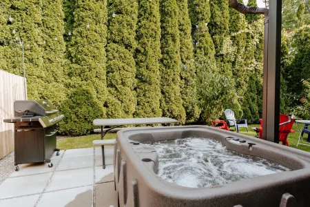 Cozy Aframe with Hot Tub