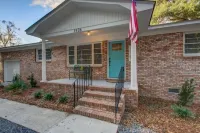 Classy Johns Island Retreat with King Bed + Firepit! Hotels in Johns Island