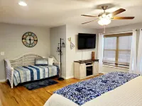 5 Min. to Lake Allatoona/15 Min. to DT W'Stock/Firepit/Sleeps 7/Huge Deck!