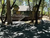 " Lake Privilege" Original Twain Harte Cabin fully updated, Sleeps 8, Twain Harte Lake附近的飯店