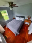 Remodeled country farmhouse, 3 min drive from Mississippi River, Peaceful/Clean.