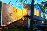 UT Downtown Eco Private Carriage Pecan Tree House Free Wifi Wired Internet