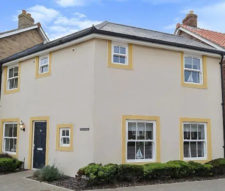 Beautiful Family Cottage, short walk to beach and leisure facilities. Отели рядом с достопримечательностью «Парк Плейдейл Фарм»