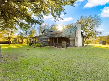Brazos Riverfront Cabin - Near PK Lake & Rocker B Ranch!